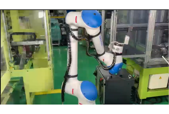 ケーブルベヤ プラシリーズ3次元 TKRB形 ROBOTRAX