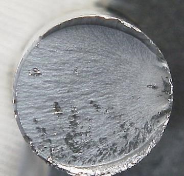 破断面のマクロ観察を通して、破断メカニズムを推定します。