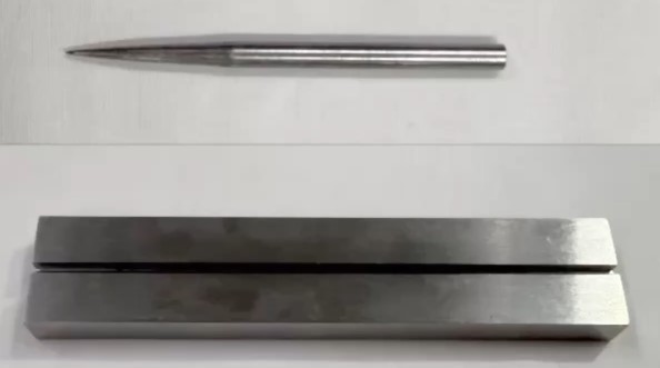 受け台と専用パンチ